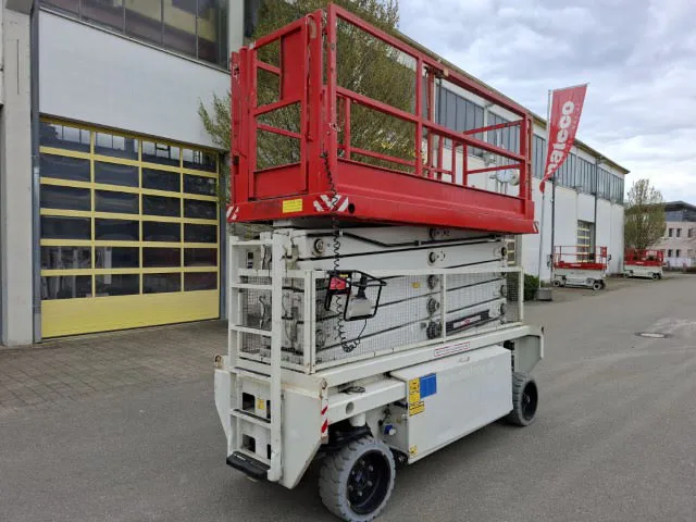 Holland Lift HL-190 E12 2016 - Scissor lift image 2 thumbnail