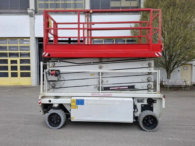 Holland Lift HL-190 E12 2016 - Scissor lift image 3 thumbnail
