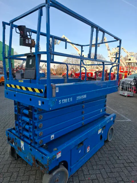 Haulotte COMPACT 14 2015 - Schaarhoogwerker afbeelding 3 miniatuur