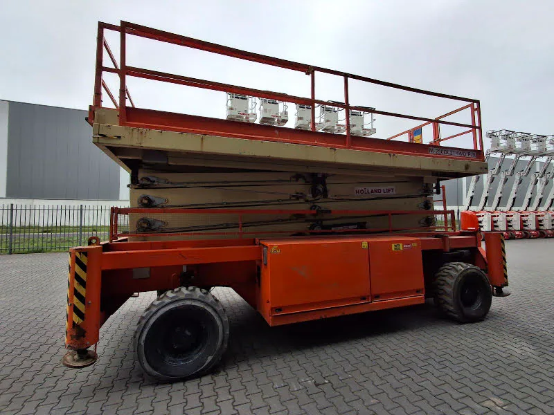 Holland Lift M-250DL27 4WD/P/N 2015 - Piattaforma a forbice immagine 3 miniatura