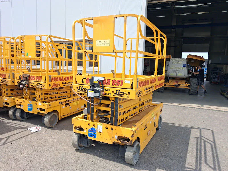 Haulotte COMPACT 12 2014 - Scissor lift image 3 thumbnail