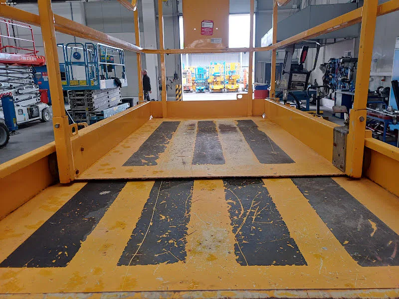 Haulotte COMPACT 10 2015 - Scissor lift image 3 thumbnail