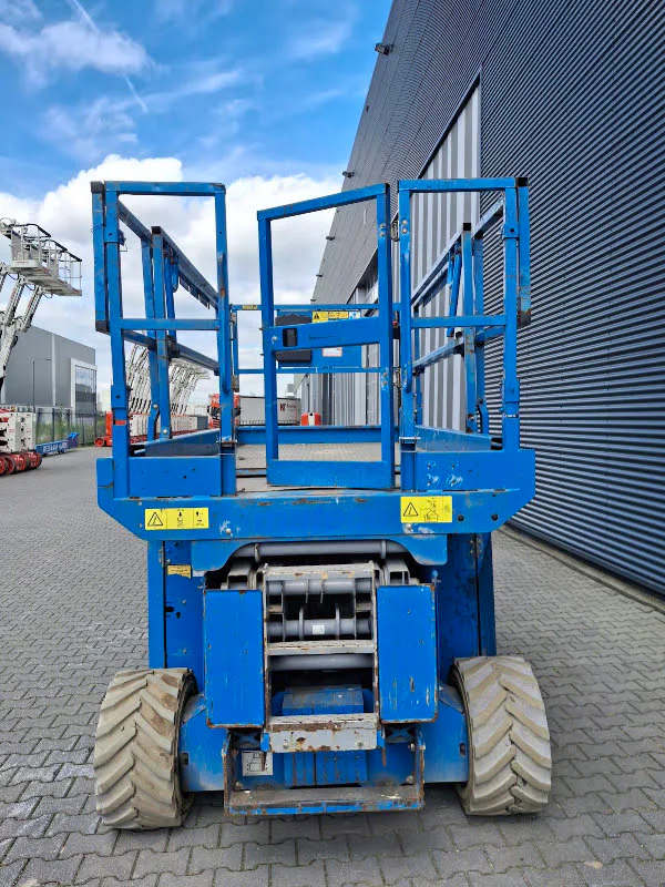 Genie GS-2669 DC 2013 - Scissor lift image 2 thumbnail