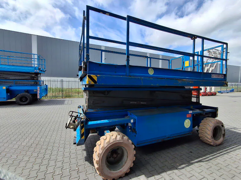 Holland Lift Q-135EL24 2008 - scissorlifts na prodej