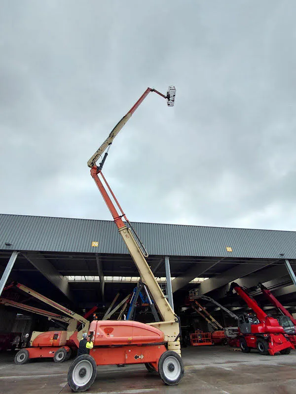 Jlg 1250AJP 2012 - Articulated boom lift image 3 thumbnail