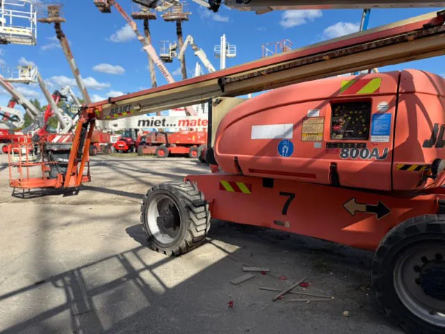 Jlg 800AJ 2002 - Knikarmhoogwerker afbeelding 1
