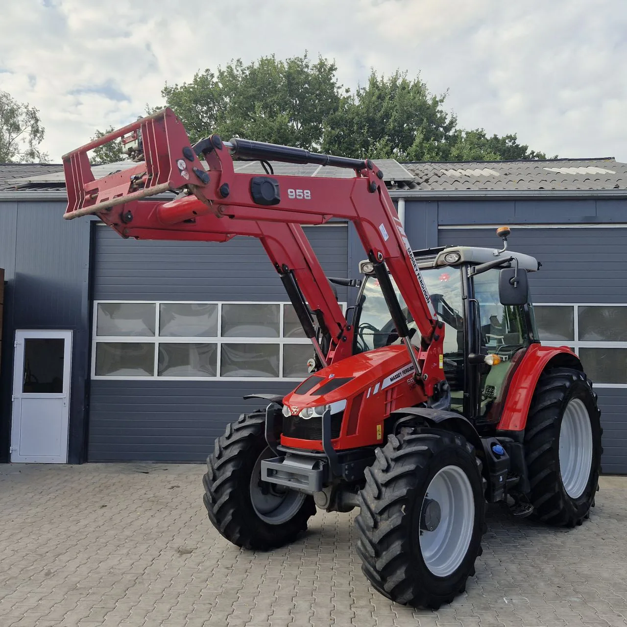 Massey Ferguson 5611 dyna 4 2013 - sell afbeelding 1