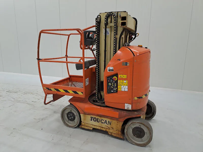 Jlg TOUCAN 8E 2017 - Personnel lift image 2 thumbnail