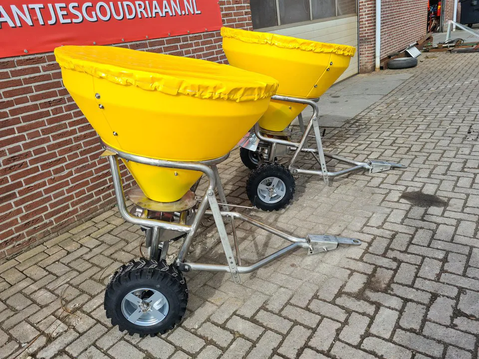 Cemo Zoutstrooier SW 300 met PE-bak 2025 obrázek 3 náhled