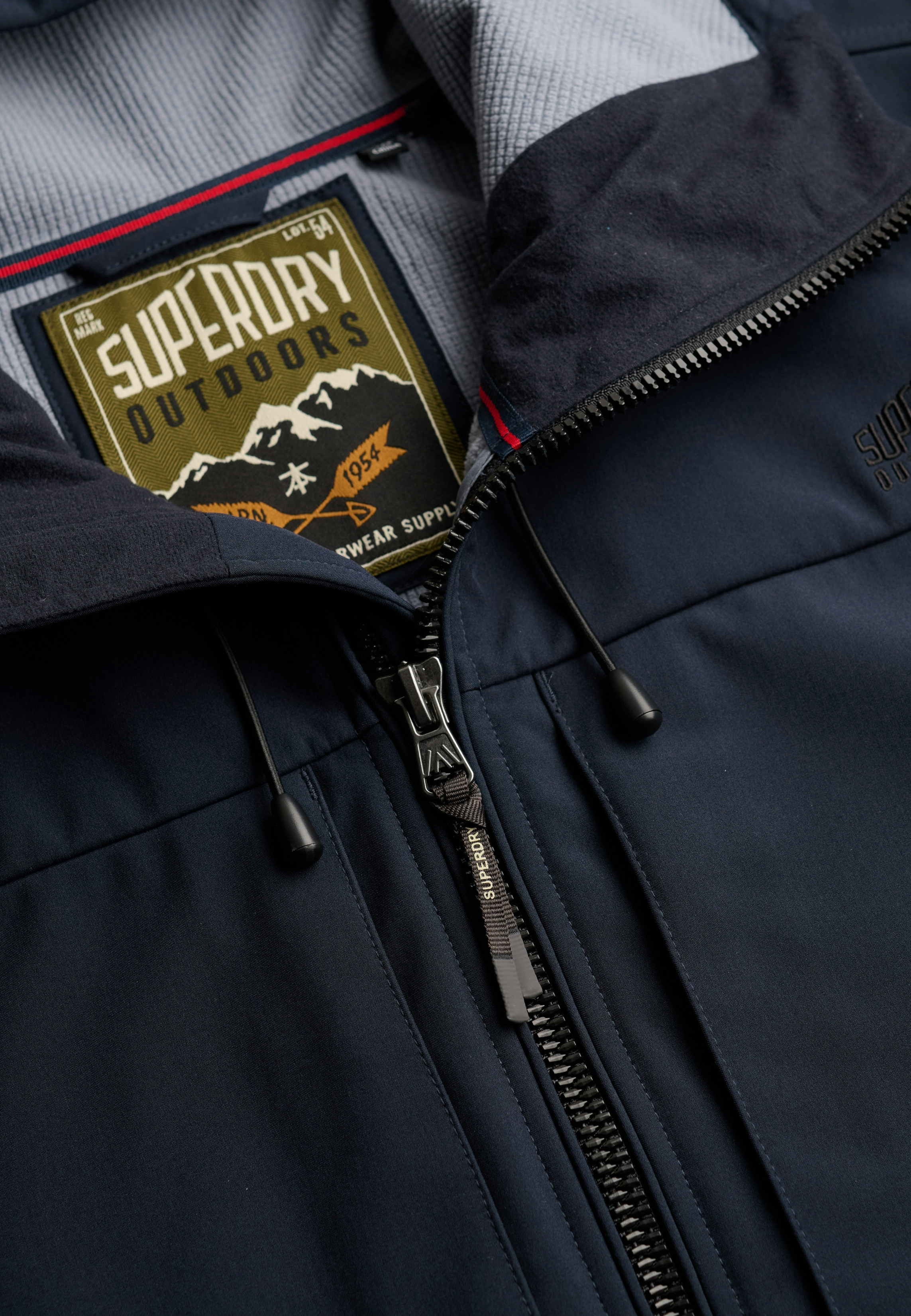 HOODED SOFTSHELL TREKKER JKT