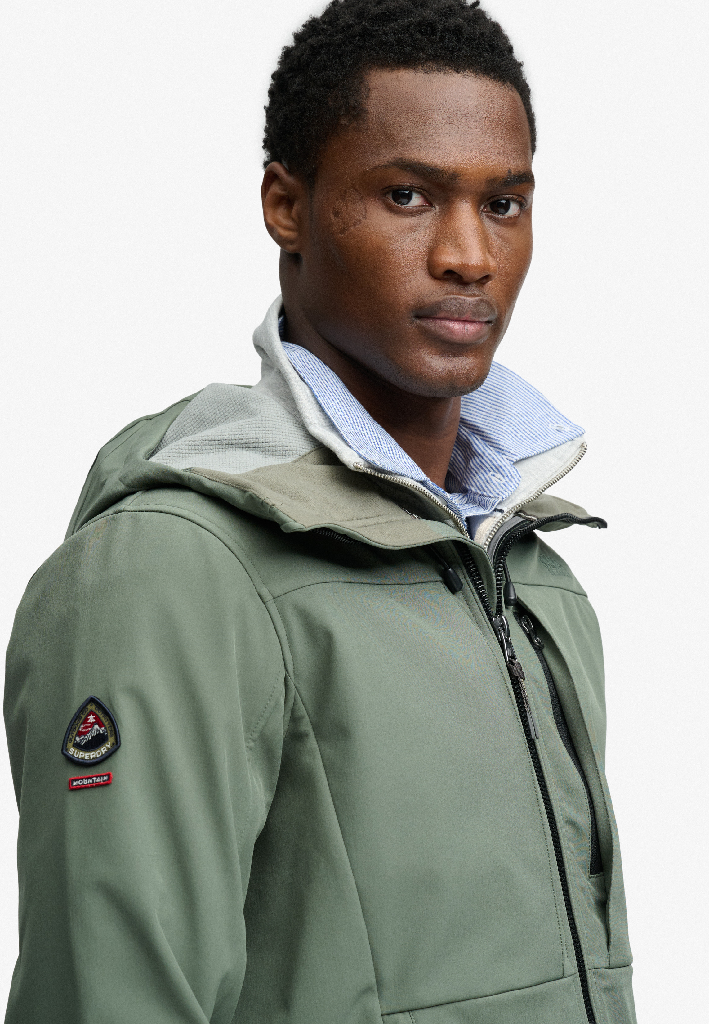 HOODED SOFTSHELL TREKKER JKT