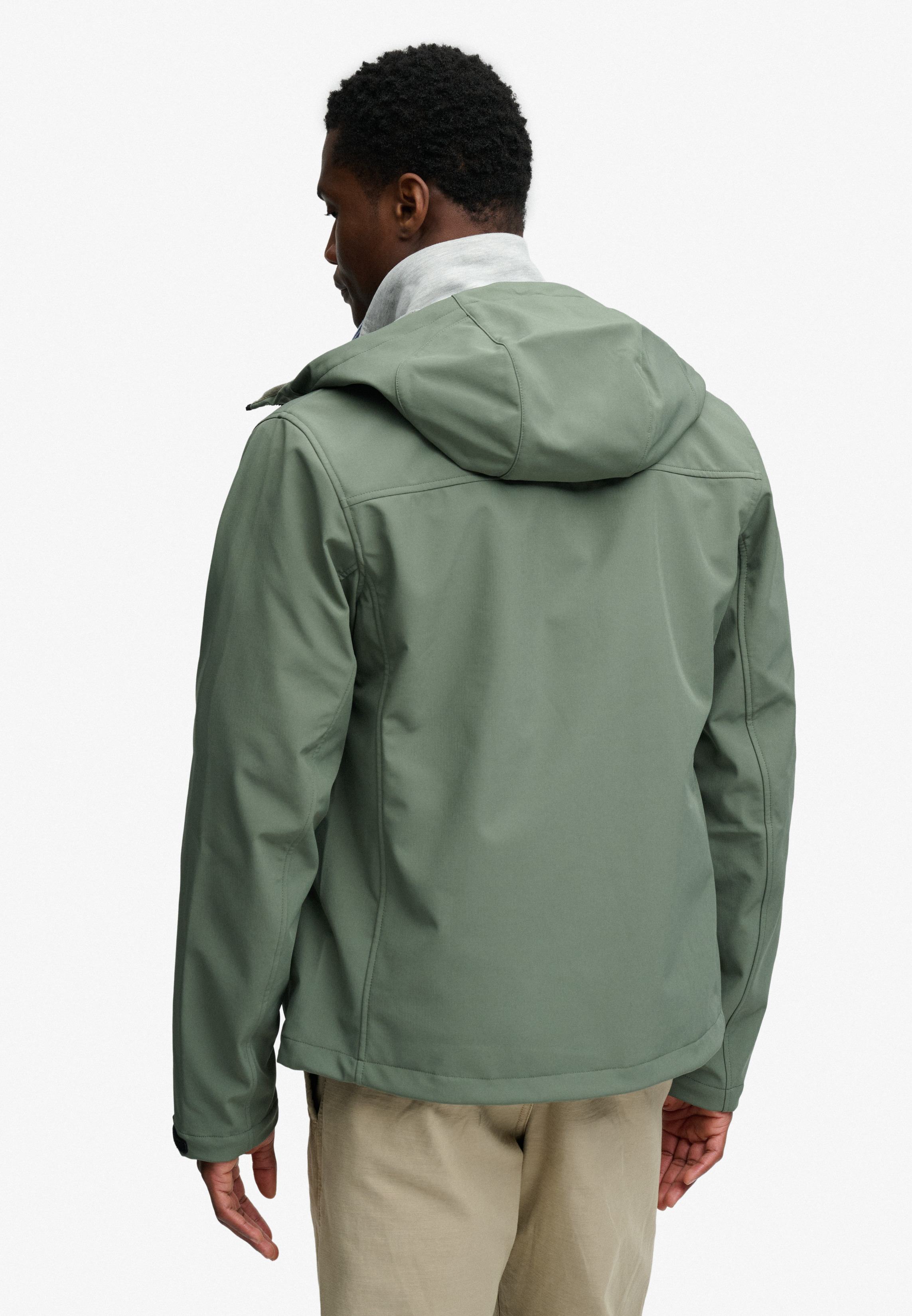 HOODED SOFTSHELL TREKKER JKT