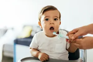 Кога треба да почнете да ги миете забите на вашето бебе?