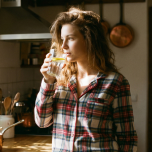 Чаша вода со лимон секое утро има бројни придобивки за вашето здравје