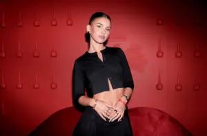 Ја нарекуваат „најубавата жена на Коачела“, заработува милиони и не може да се одбрани од додворувачи