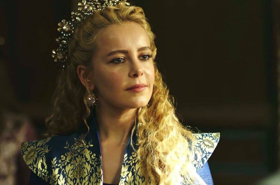 Омилената внука на султанот Сулејман и Хурем го погреба својот сопруг со кого имаше 9 деца и се омажи за најголемото чудовиште на 75 години: Потоа таа станува најмоќниот султанат фото