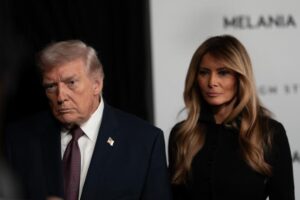 Како Меланија всушност го запознала Доналд Трамп: Се појави нова верзија на приказната што фрла нова светлина врз славниот пар „Сè беше испланирано однапред“ (фото)