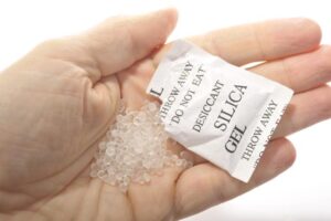 За што се торбичките со топчиња што ги добивате со чевлите? Навистина е штета ако ги оставите во кутија или ги фрлите