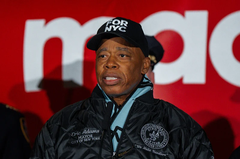 Поранешниот градоначалник на Њујорк стана почесен граѓанин на Албанија, а синот веќе живее во Тирана