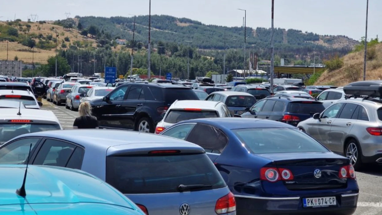 Над 16.000 македонски граѓани ја напуштија земјата за продолжениот викенд