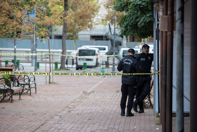 „Ученикот дојде со 5 пиштоли, влезе во две училници“ – Нов напад во Турција! Ученик пукаше во средно училиште, уби најмалку четворица средношколци (видео)