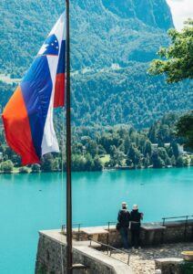 Словенија на полноќ ги укинa граничните контроли со Хрватска и Унгарија