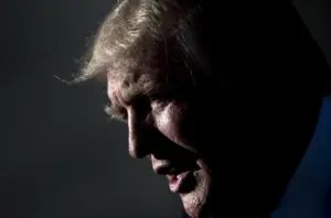 Трамп: „Тотално си луд. Ќе беше во затвор да не бев јас. Сега сите те мразат“