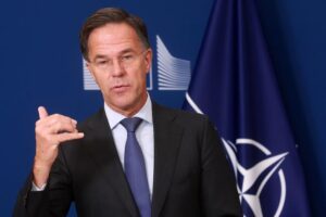 ШЕФОТ НА НАТО ГИ ПЛАШИ МЛАДИТЕ РУСИ: Ако одите во Украина, има голема шанса да умрете!