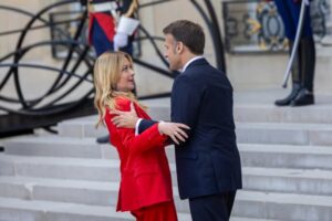 НАЈАВЕНО КОГА ЌЕ СЕ СРЕТАТ МАКРОН И МЕЛОНИ: Тие избраа посебно место за средба