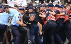 Граѓанска војна во Албанија: Сцени на улиците како од фронт – Кушнер и Иванка го сакаат „островот на Трамп“
