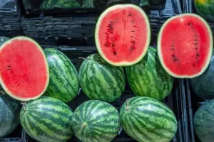 Како да препознаете и изберете слатка лубеница при купување