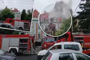 ДРАМА НА ДЕДИЊЕ! Пожар во пакистанската амбасада: Огнот го проголтува покривот и излегува низ прозорците!