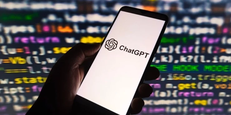 ЕУ ги заострува контролите: ChatGPT, Reddit и Roblox имаат четири месеци за промена
