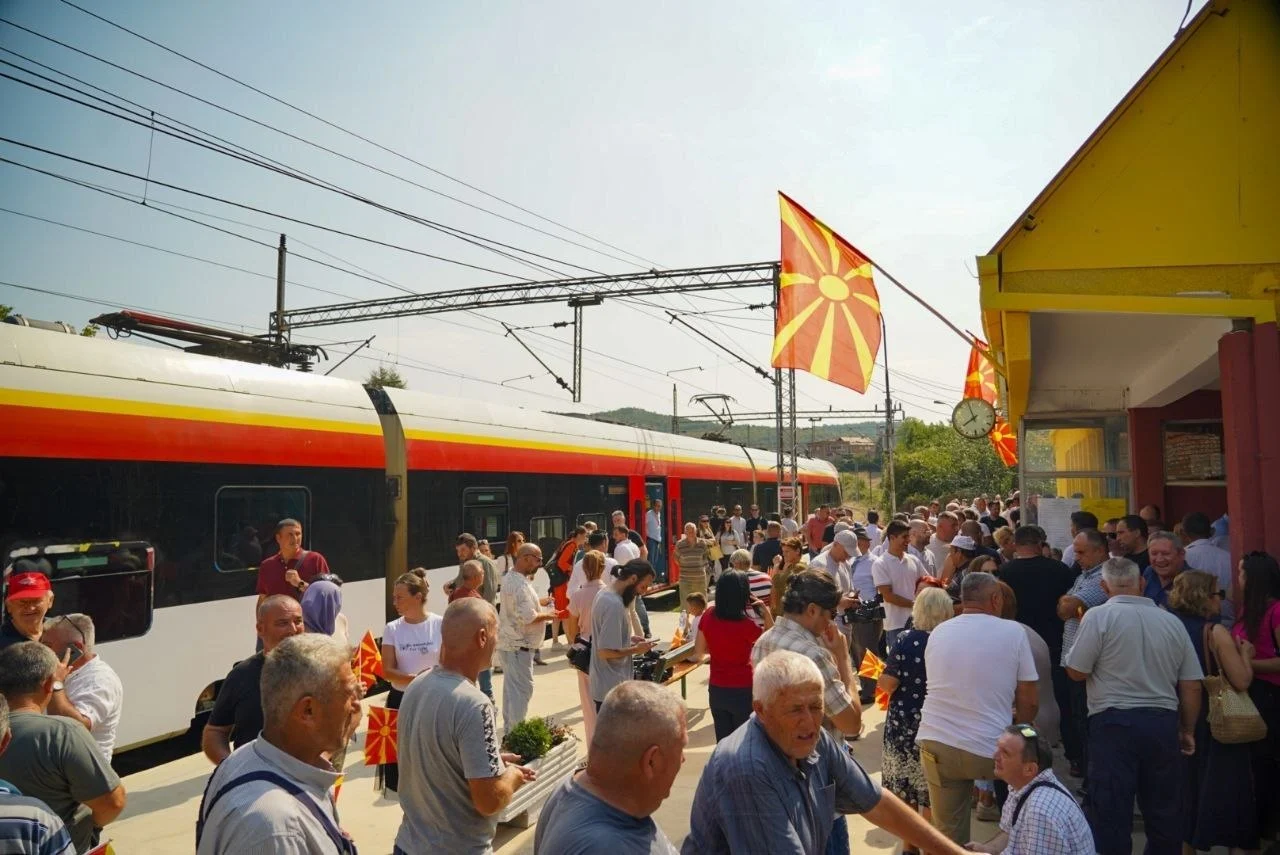 (Фото) Тргна Градскиот воз, периферијата се поврзува со центарот на Скопје