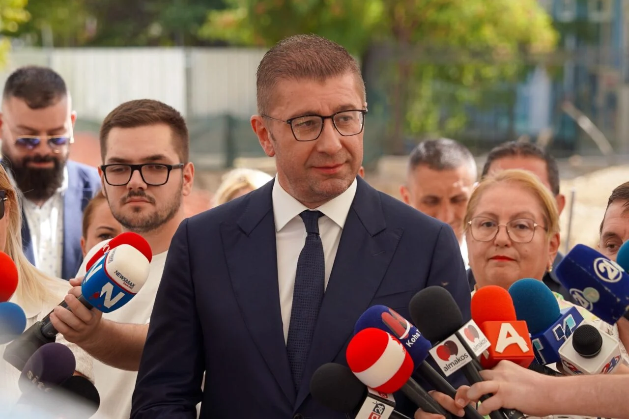 Државата се задолжува за да може да ја врати обврзницата земена во корона-кризата за да горат модуларни болници, вели Мицкоски