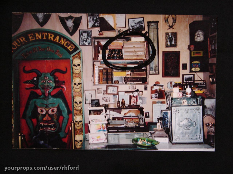 captain-spauldings-museum-prop-boxes-original-production-artwork-house-of-1000-corpses-2003-yp54971-1