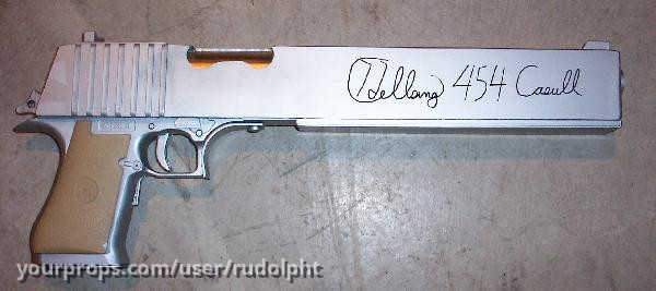 Silver Pistol – Hellsing (2001) – image 1