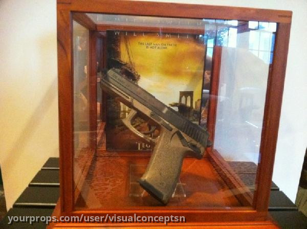 ROBERT NEVILLE'S (WILL SMITH) SOCOM PISTOL – I Am Legend (2007) – image 1