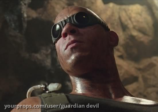 riddick-vin-diesel-hero-goggles-original-movie-props-the-chronicles-of-riddick-2004-yp38144-2