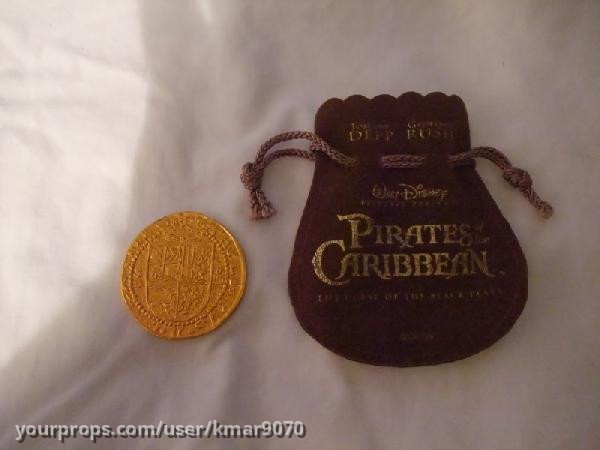 Pirates of the Caribbean prop dabloon – Pirates of the Caribbean: The Curse of the Black Pearl (2003) – image 2