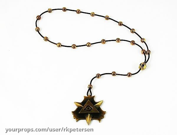 Corpse Resurrection Amulet – Hellboy (2004) – image 1