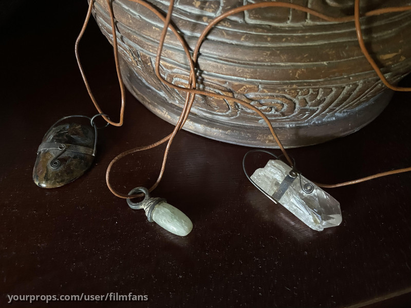 Screenused prop Necklaces & Stones from "Roux's" (Johnny Depp) boat – Chocolat (2000) – image 3