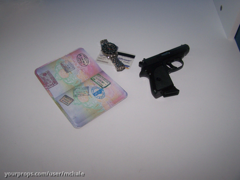 James Bond Passeport and credit card – Quantum of Solace (2008) – image 2