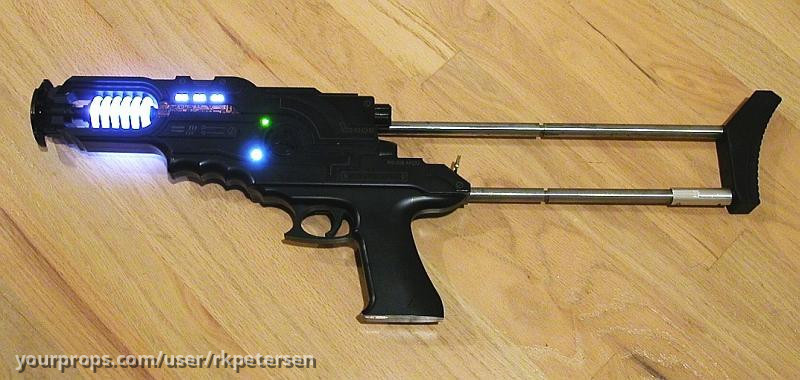 Anti-Replicator Gun – Stargate: Atlantis (2004) – image 1