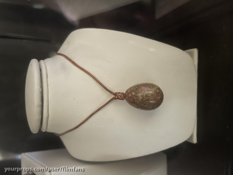 Juliette Binoche original screenworn stone necklace and earrings – Chocolat (2000) – image 3