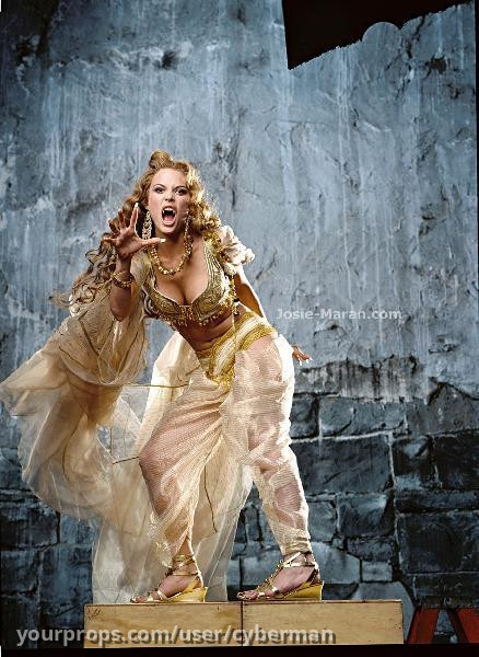 MARISHKA'S (JOSIE MARAN) SHOES. – Van Helsing (2004) – image 2