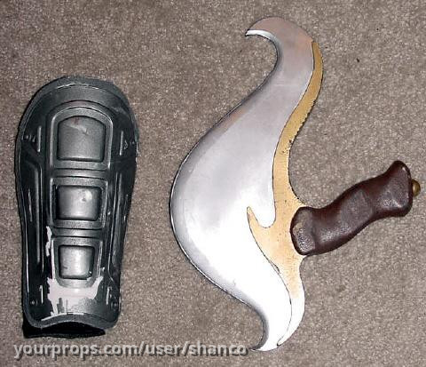 Teenage Jem'Hadar Weapon & Arm Guard – Star Trek: Deep Space Nine (1993) – image 1