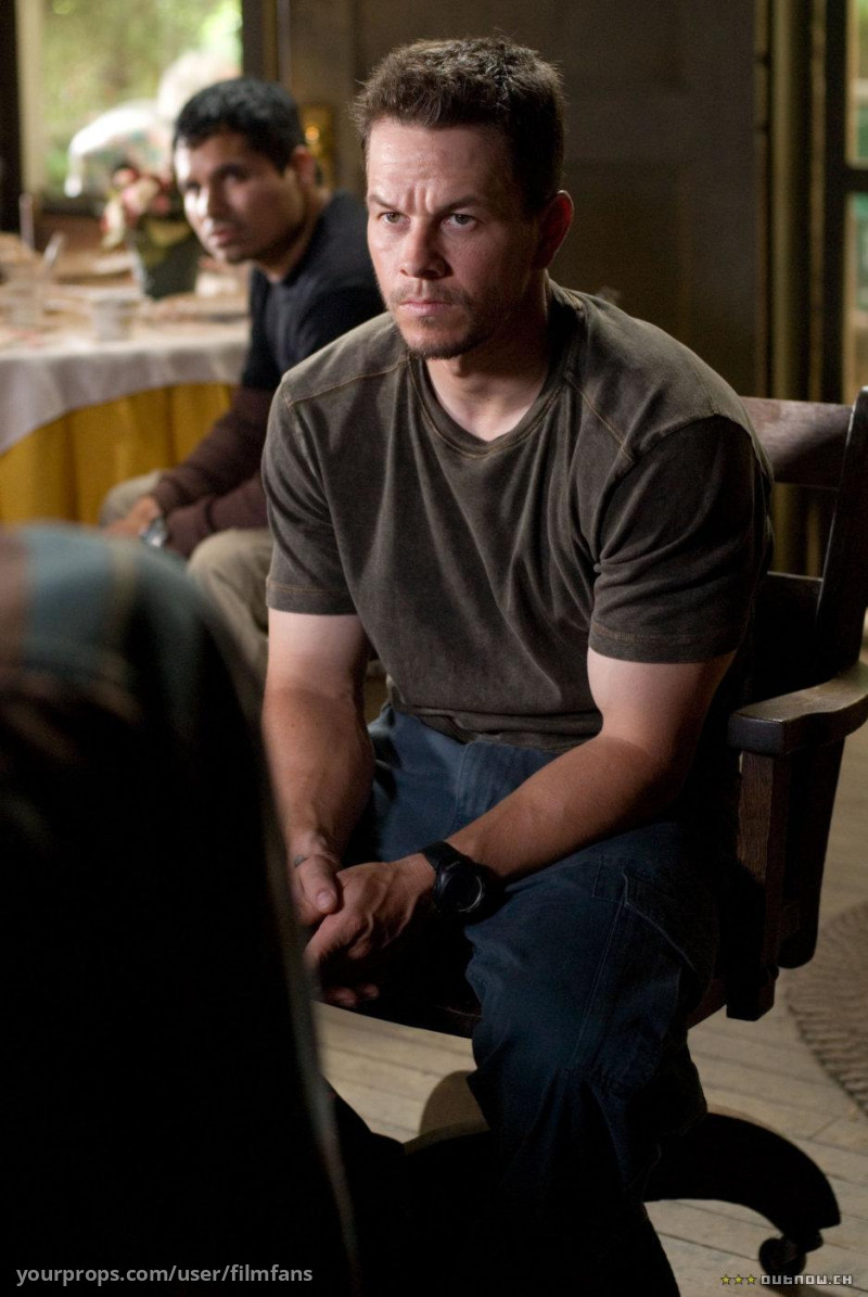 Mark Wahlberg ("Bob Lee Swagger") screenworn Black Jacket – Shooter (2007) – image 4