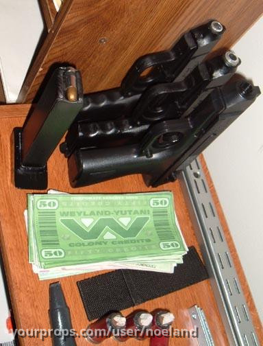 VP-70, pulse rifle mag, weyland-yutani – Aliens (1986) – image 1