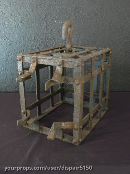 Thirteen ghosts replica cage – Thir13en Ghosts (2001) – image 1